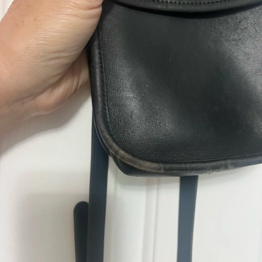 Vintage Coach Black Leather Crossbody with Gold Turnlock - Picture 7 of 9